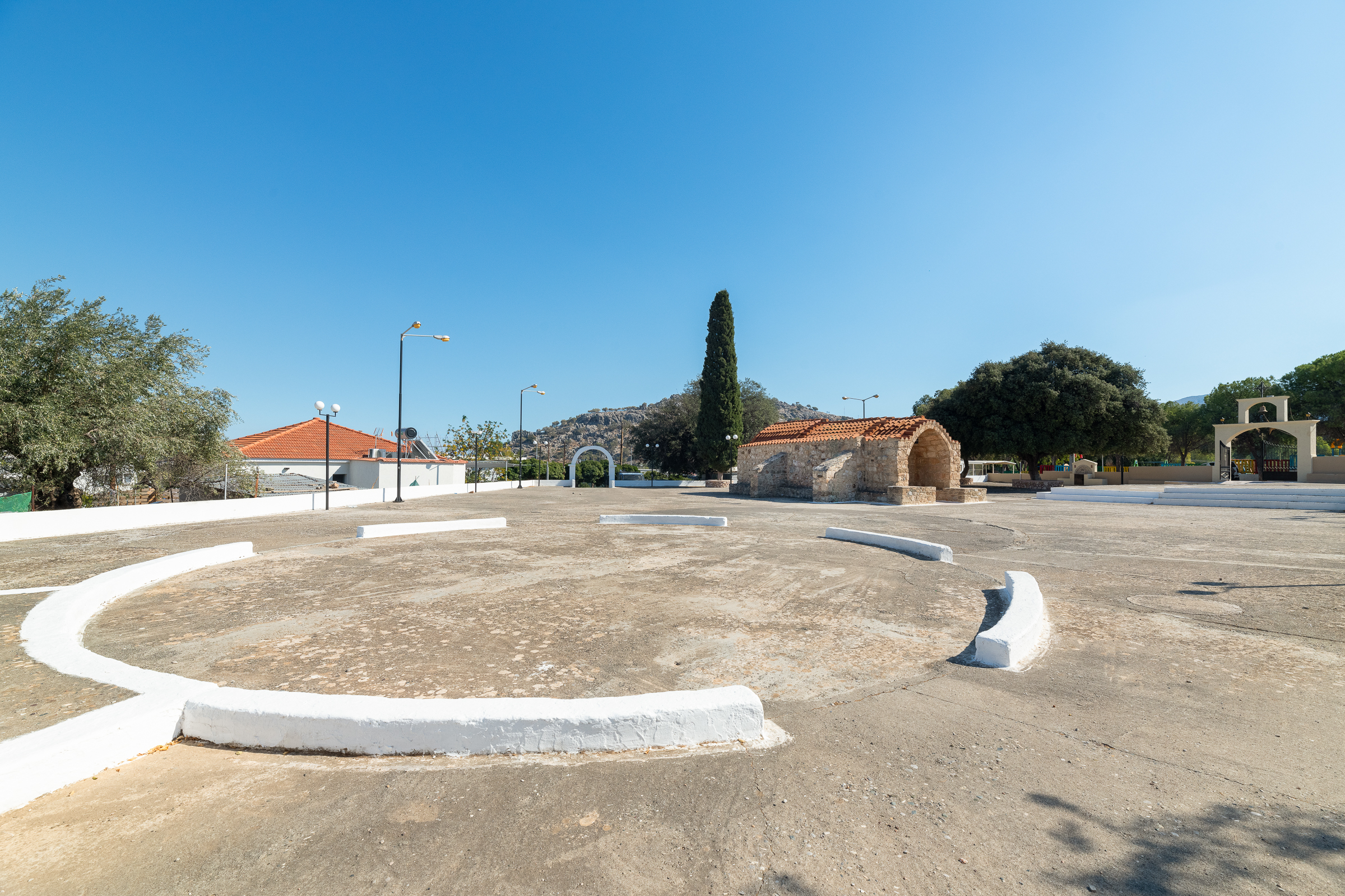 Αγία Κυριακή, Κάλαθος