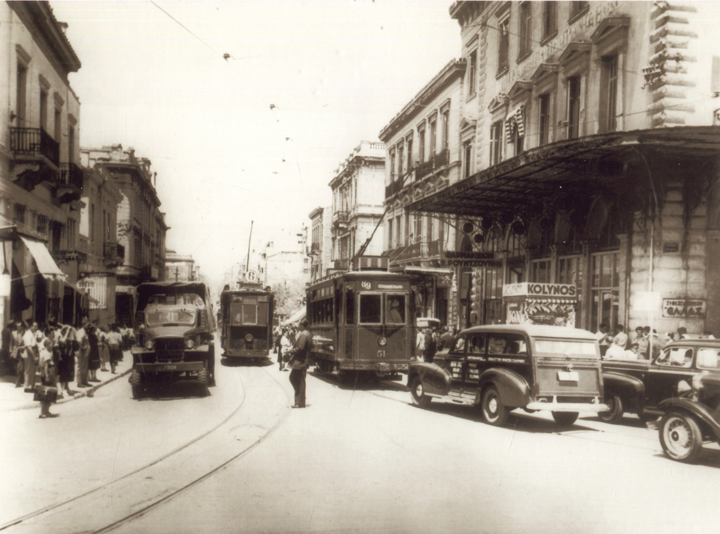 Τραμ στην Αθήνα τη δεκαετία του 1950 στην πλατεία Ομονοίας