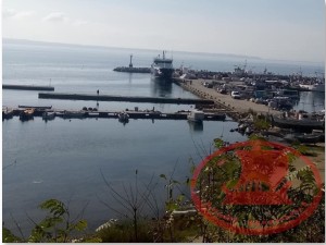 Το λιμανάκι της Μαρίνας Αρετσούς και οι πλωτές εξέδρες