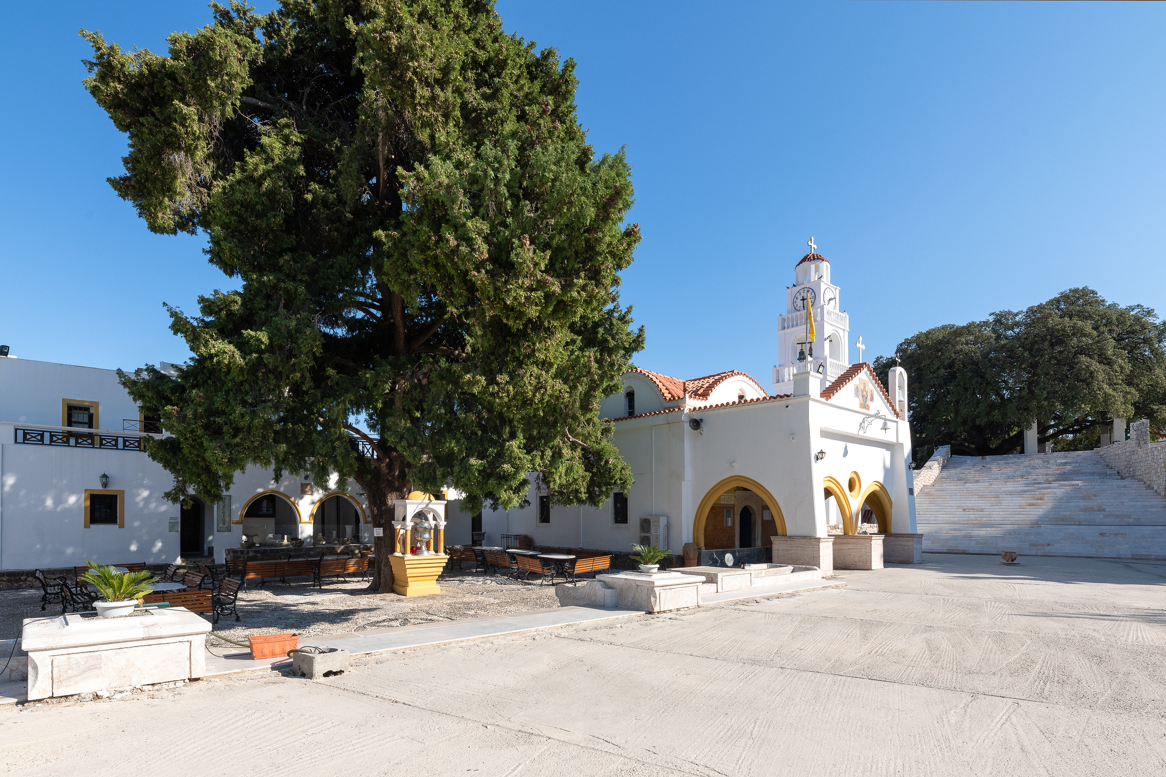 Γενέσιο της Θεοτόκου-Παναγία Τσαμπίκα, Αρχάγγελος