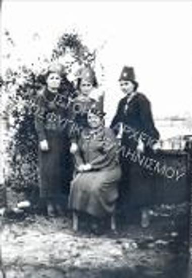 Συλλογή Βιοπούλου - Ζαχαριάδου Δέσποινας.