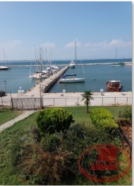 Συνοικισμός Κουρί, η μια προβλήτα του λιμανιού της Μαρίνας από το μπαλκόνι του Πολυχώρου Ρεμέντζο.