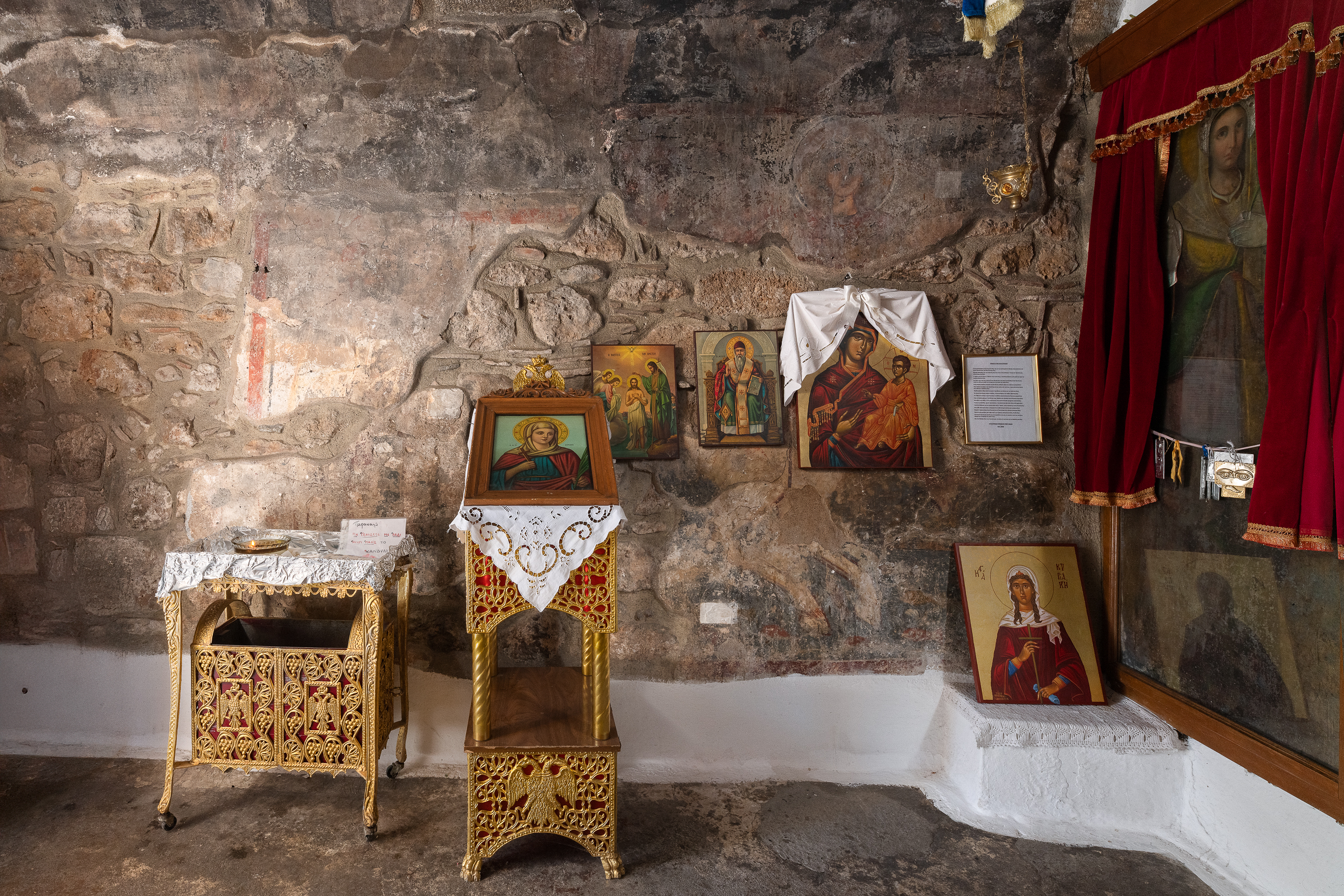 Αγία Κυριακή, Κάλαθος