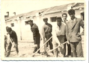 Συμμαχικός θάλαμος με τσιμεντένια θολωτή στέγη. Την περίοδο 1927-31 λειτούργησε ως εβραϊκή συναγωγή και την περίοδο 1933-1978 ως εντευκτήριο του Αθλητικού Συλλόγου Ναυάρχου Βότση.