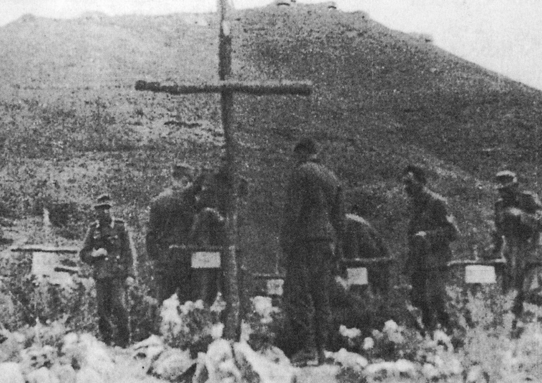 Περιοχή Σερρών, 10 Απριλίου 1941. Οι Γερμανοί ετοιμάζουν το επίσημο νεκροταφείο τους στους Παλιουριώνες