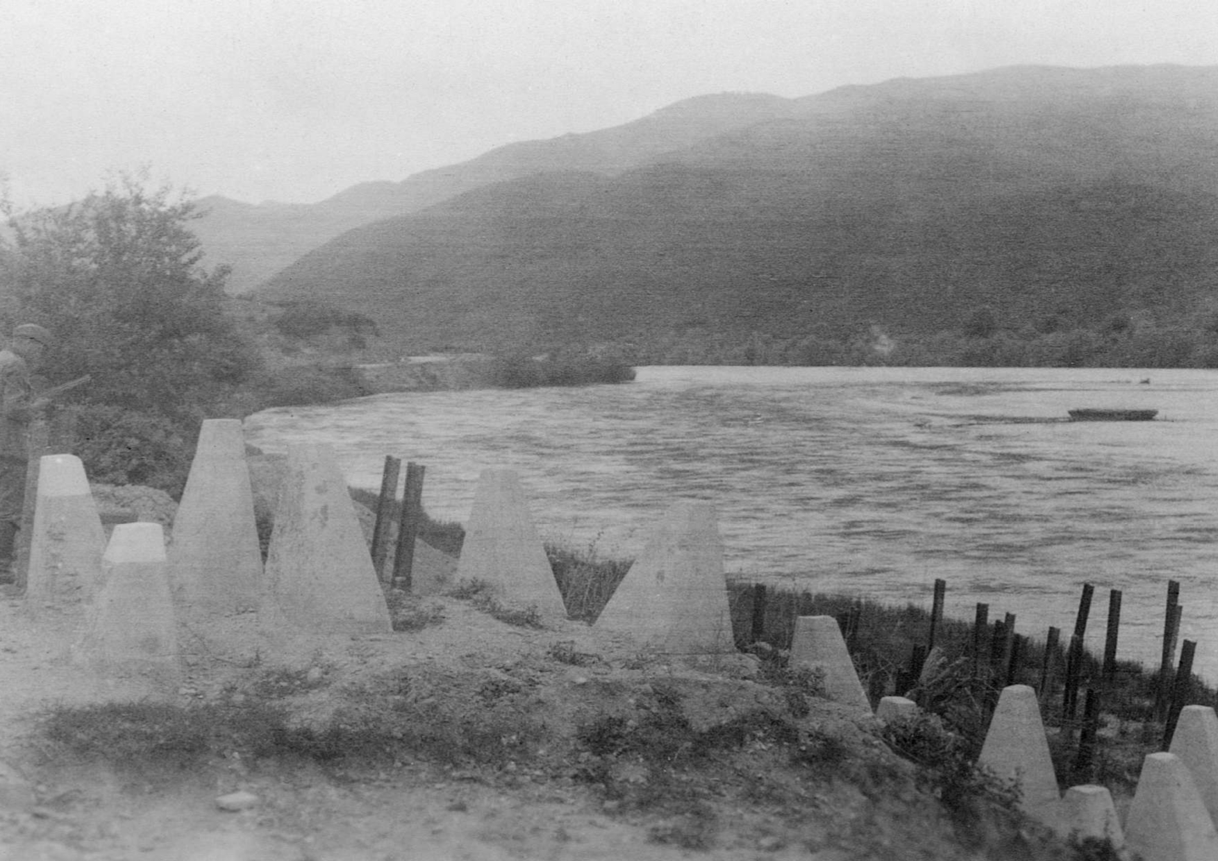 Περιοχή Σερρών, Απρίλιος 1941. Αντιαρματικά εμπόδια στις όχθες του Στρυμόνα