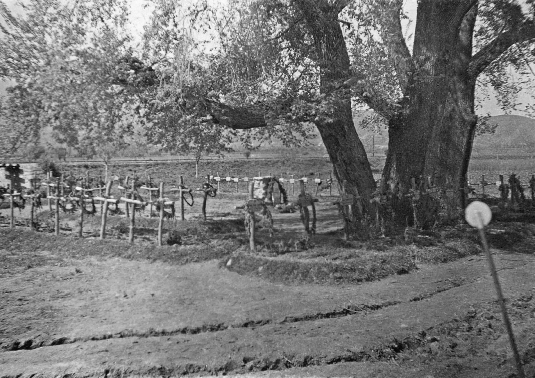 Περιοχή Σερρών, Απρίλιος 1941. Ένα ακόμη γερμανικό νεκροταφείο στο Οχυρό Ρούπελ με πολλές δεκάδες τάφους Γερμανών στρατιωτών