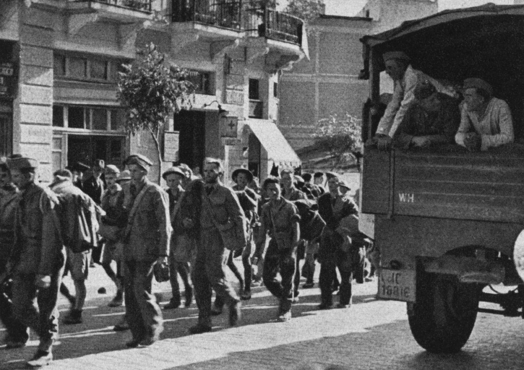 Απρίλιος 1941. Βρετανοί αιχμάλωτοι σε κεντρική λεωφόρο της Θεσσαλονίκης