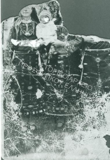 Συλλογή Ταξίδου Ελένη, Χουλιάρα Μαρία & Αντωνιάδου Αριάδνη.