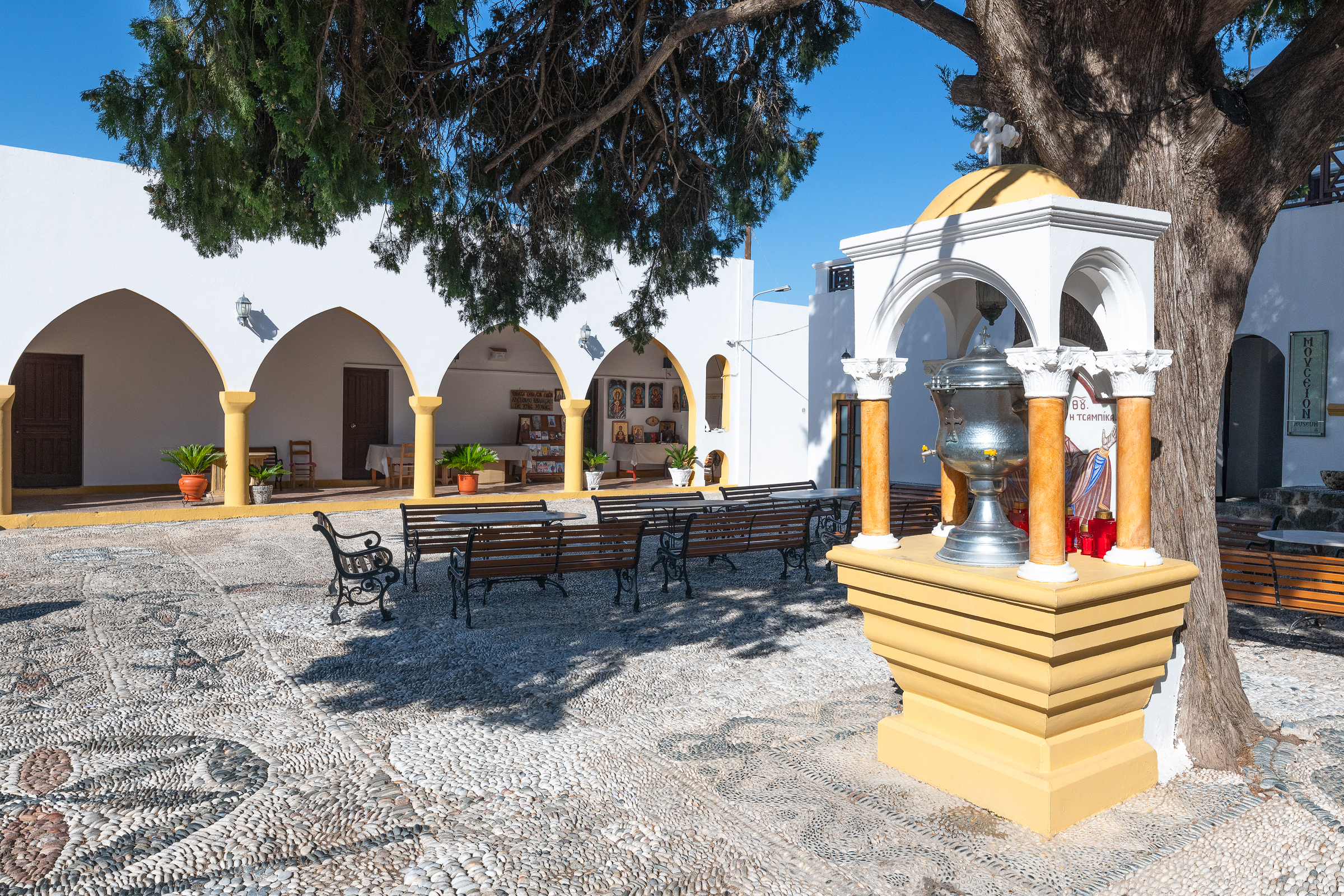 Γενέσιο της Θεοτόκου-Παναγία Τσαμπίκα, Αρχάγγελος