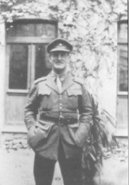 Ο ύπατος αρμοστής των Ηνωμένων Εθνών, George Devine Treloar.
