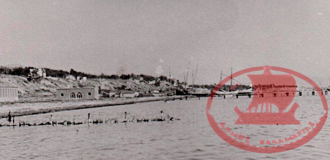 Κατιρλί. Το Λοιμοκαθαρτήριο - Απολυμαντήριο με τα δύο κτίρια του, η σκάλα των Προσφύγων και το Ναυπηγείο του Χωματά