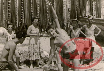 Παρέα στην παραλία Αρετσούς