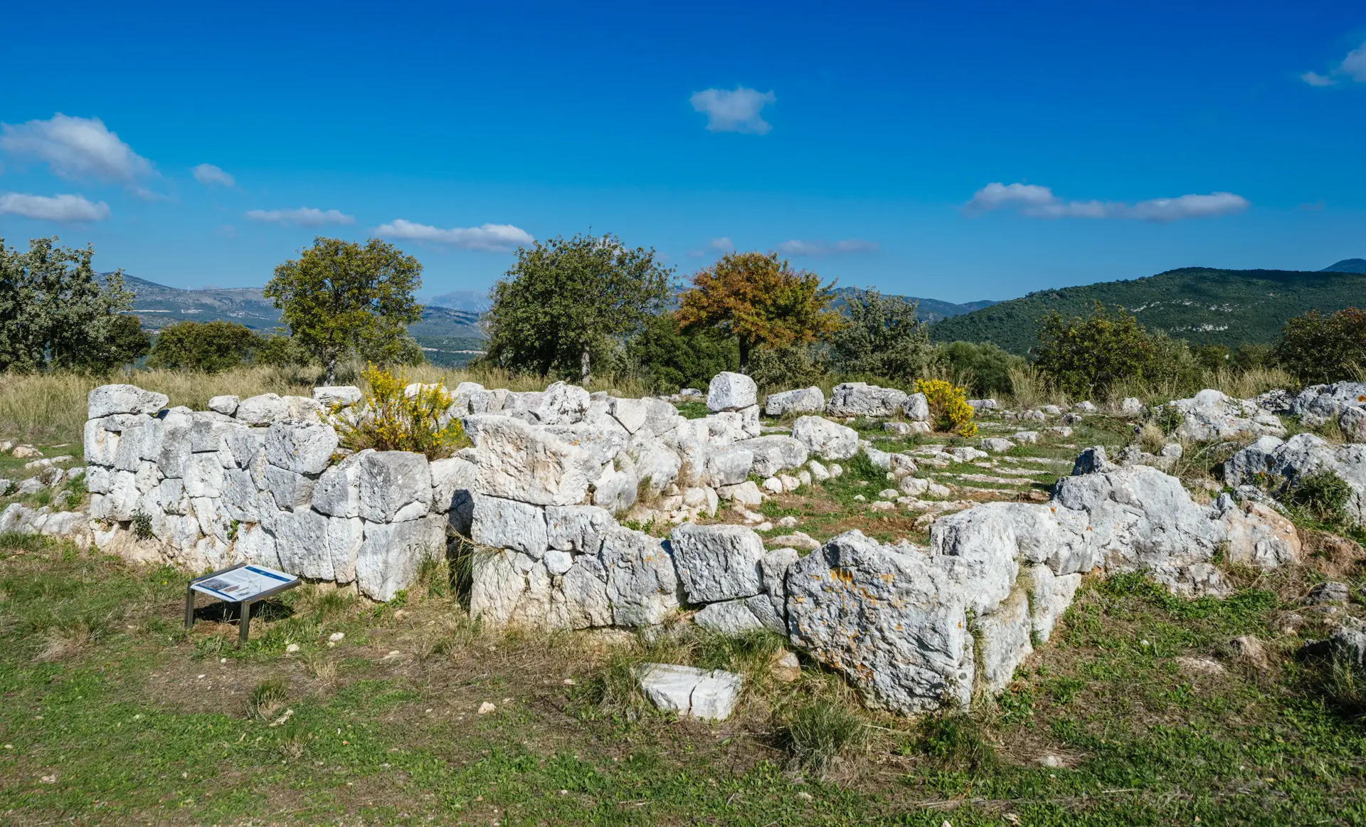 Δυμόκαστρο ή Ελινόκαστρο στην Πέρδικα Θεσπρωτίας