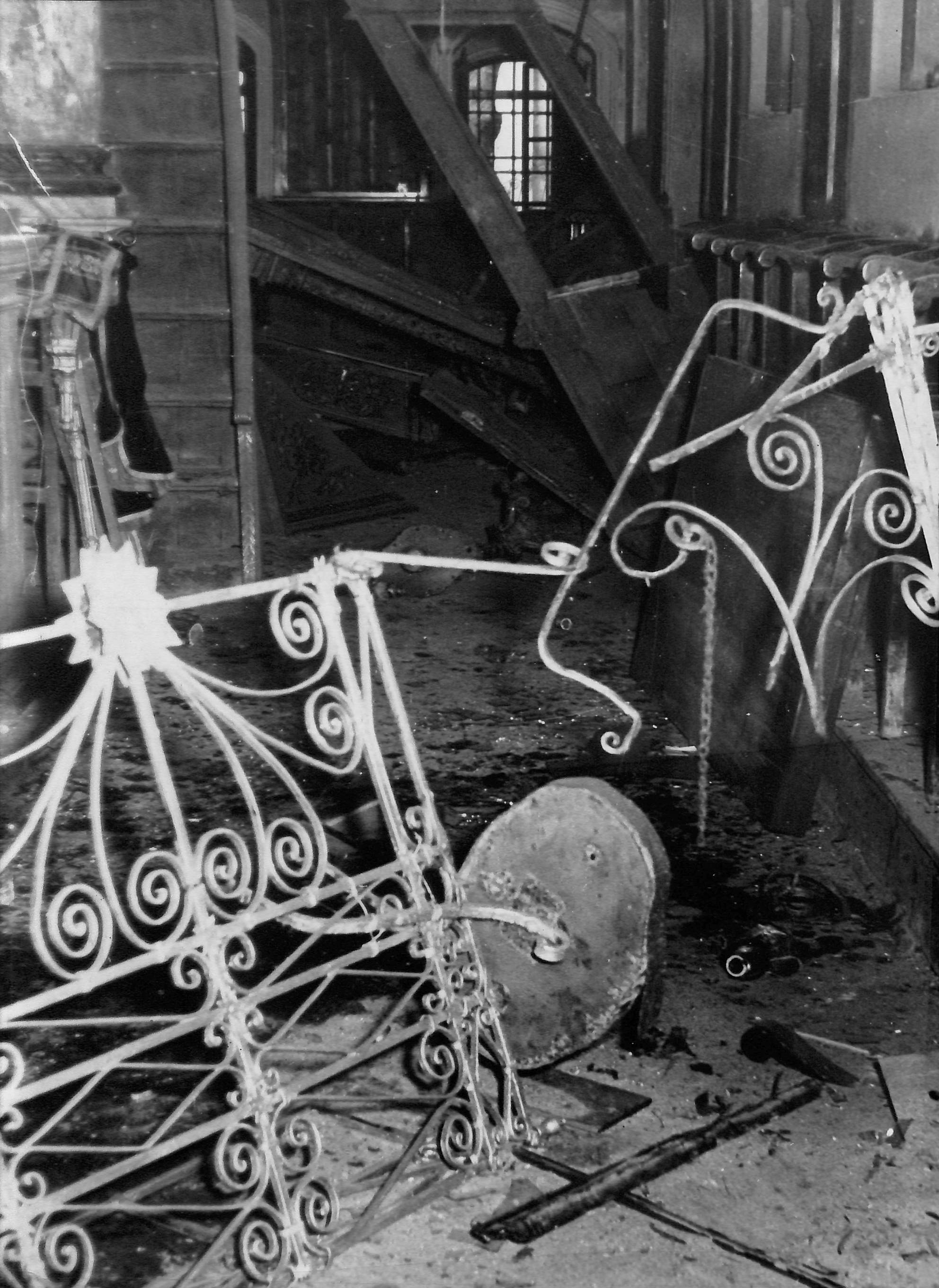 Η καμπάνα του πυρποληθέντος ιερού ναού του Αγίου Κωνσταντίνου και Ελένης Υψωμαθείων