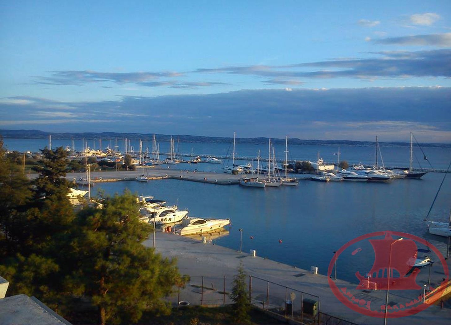Συνοικισμός Αρετσούς, το λιμανάκι της Μαρίνας και οι δύο λεκάνες του.