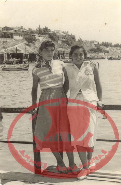 Κοπέλες φωτογραφίζονται στο Κουρί της Καλαμαριάς