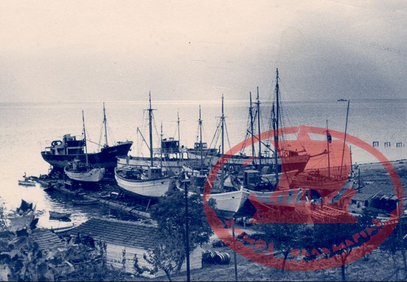 Το Ναυπηγείο του Μάστρο Μήτσου Χωματά στην παραλία του Κατιρλί στα 1953
