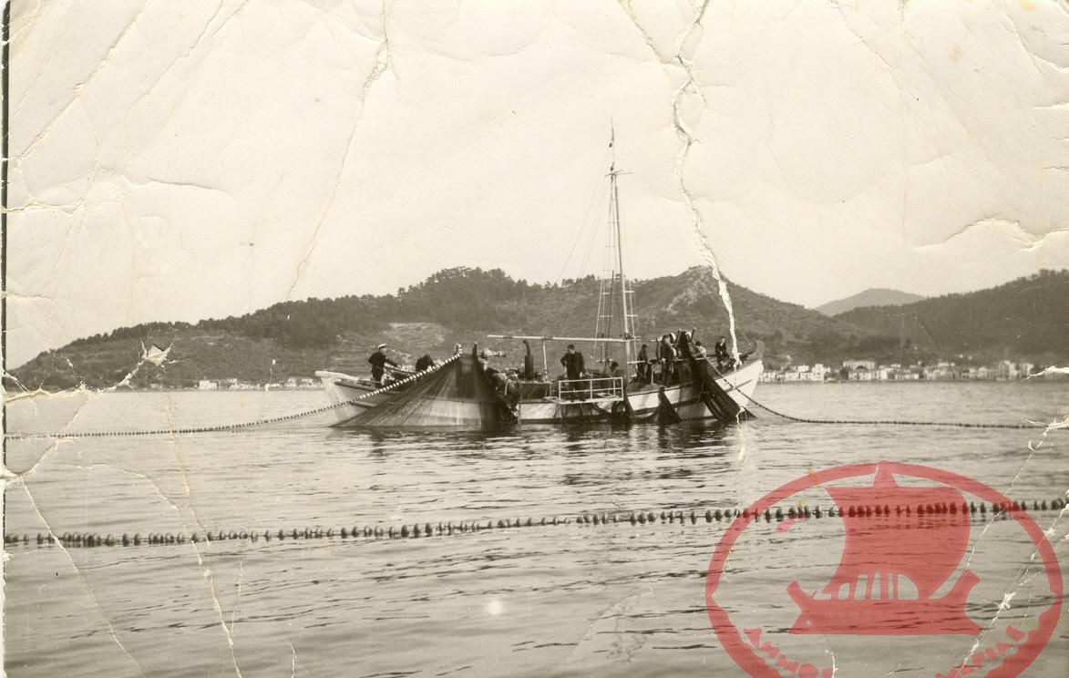 Αρετσού. Το καΐκι του Δημητρίου Τσιμπιτά καλαρισμένο