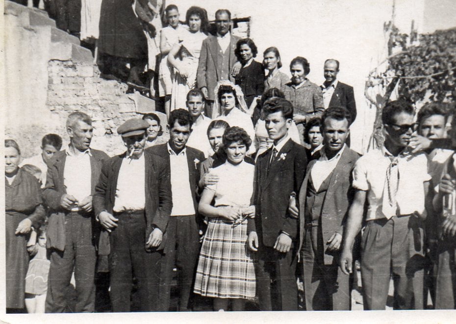 Συγκέντρωση γάμου σε χωριό της Βόλβης τη δεκαετία του 1960