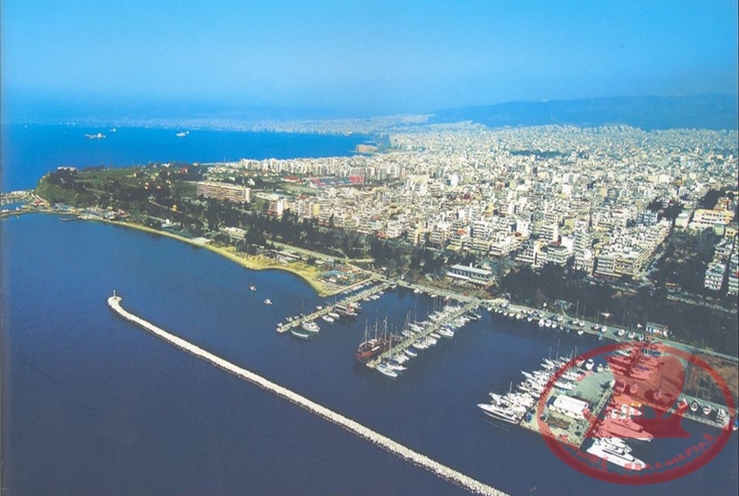 Αεροφωτογραφία της Μαρίνας και την Πλάζ Αρετσούς.