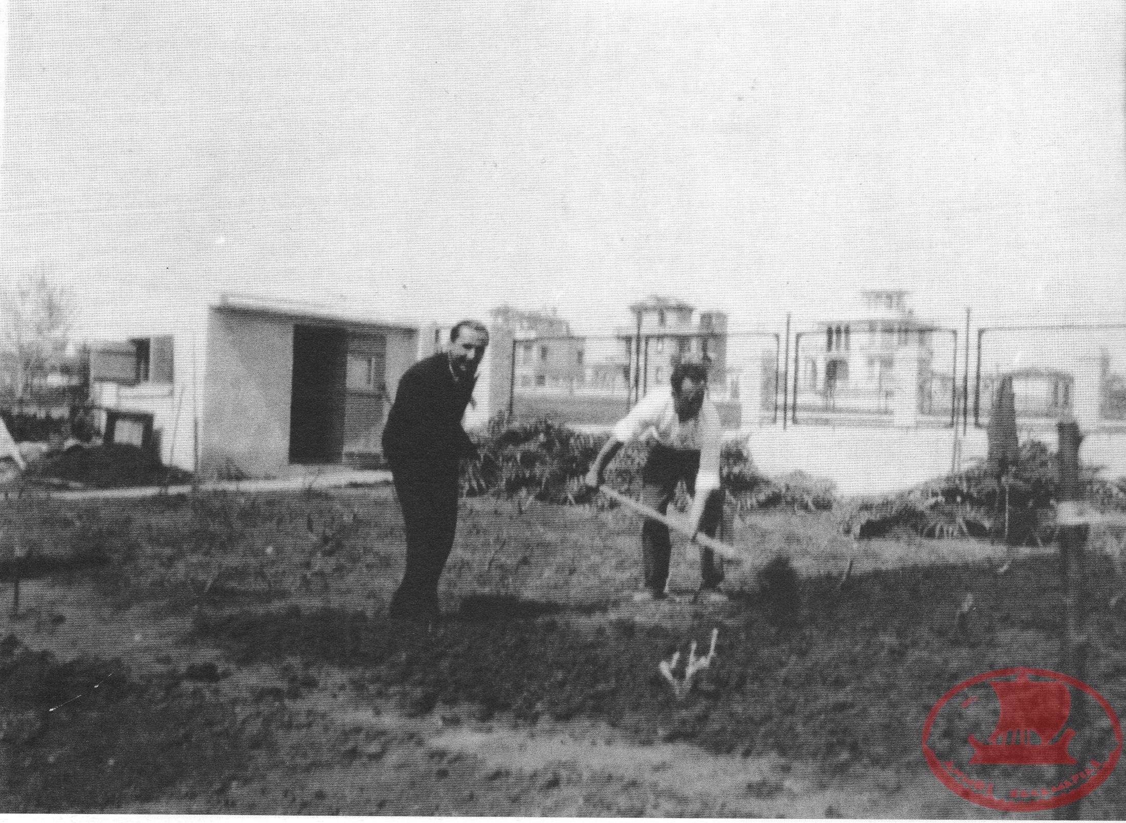 Αρετσού. Στον κήπο της έπαυλης Νάτσινα