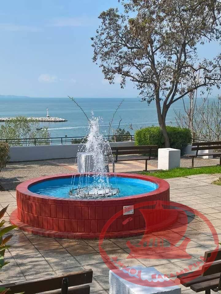 Σιντριβανάκι στην παραλιακή οδό