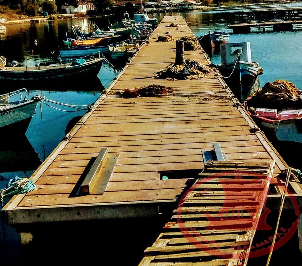 Η πλωτή εξέδρα στην Αρετσού