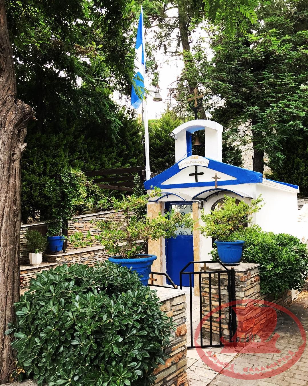 Το Εκκλησάκι της Αγίας Παρασκευής στην Παραλία του Κουριού δίπλα στο Ρεμέτζο