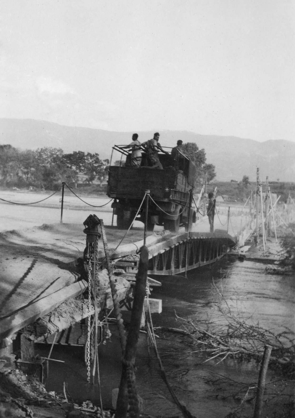 Απρίλιος 1941. Γέφυρα που κατασκεύασε το γερμανικό μηχανικό στο υψίπεδο του Νευροκοπίου