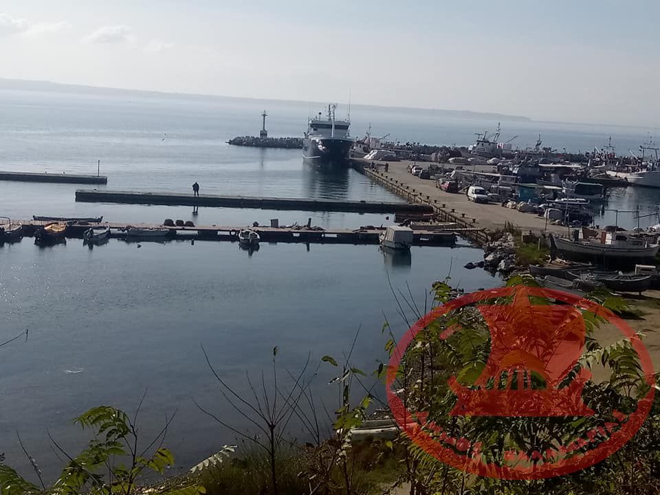 Το λιμανάκι της Μαρίνας Αρετσούς και οι πλωτές εξέδρες