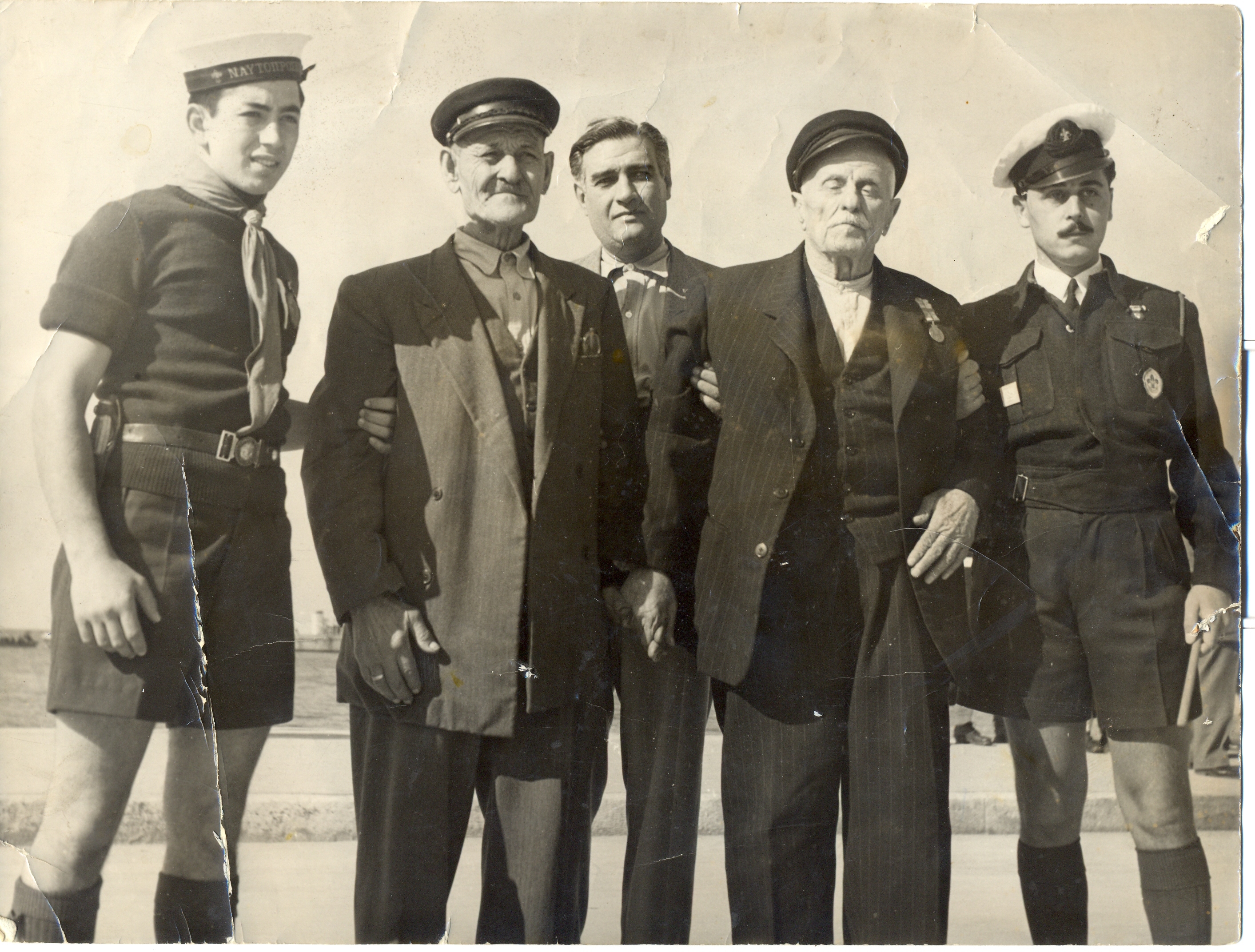 Κατάθεση στεφάνων στην προτομή του ναυάρχου Νικολάου Βότση