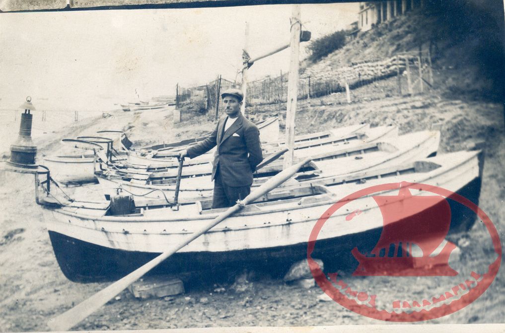 Αρετσού. Οι βάρκες με λάμπες του Πέτρου Τσαούση