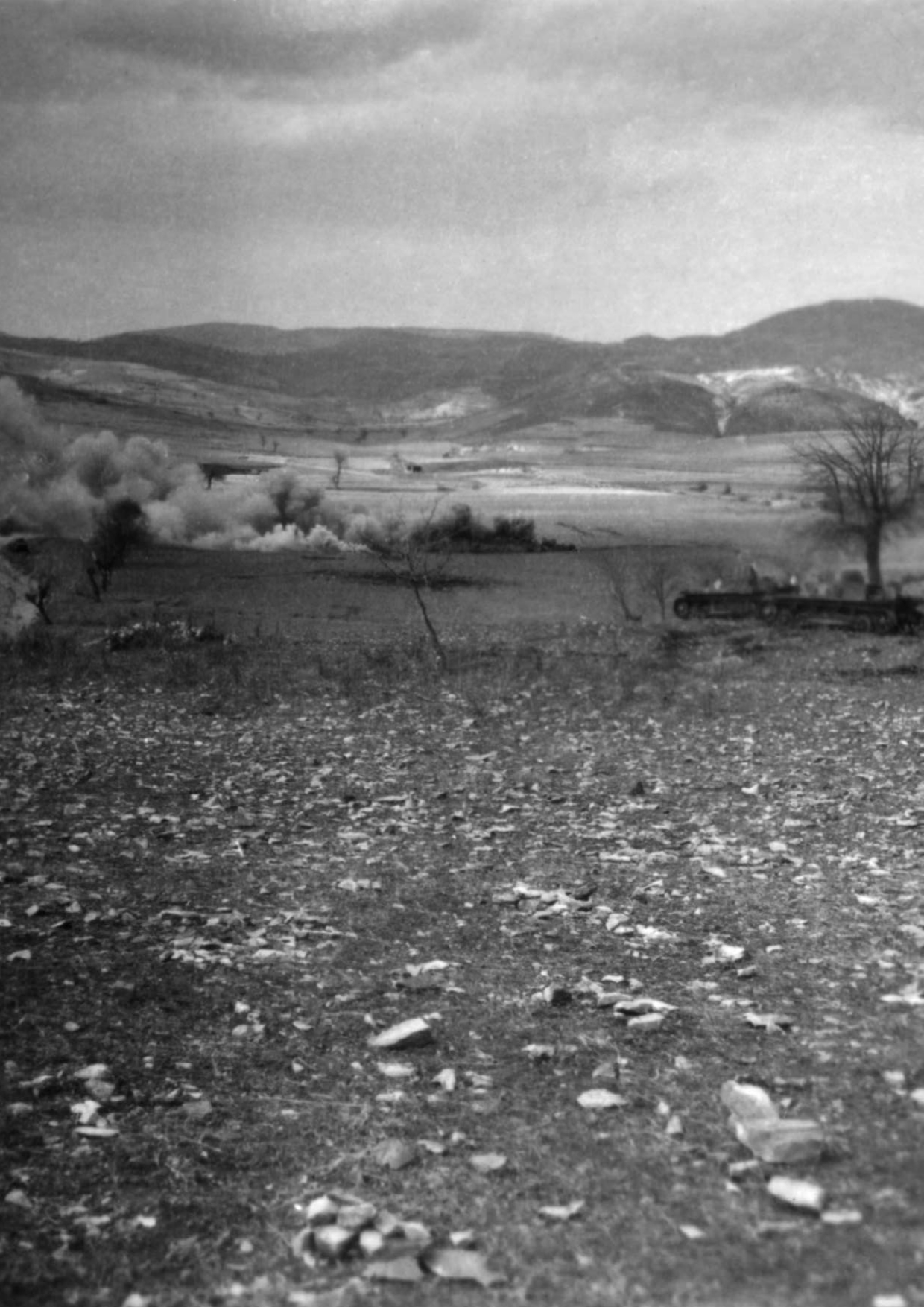 9 Απριλίου 1941. Μια ίλη γερμανικών αρμάτων μάχης προωθούνται στην κοιλάδα του Αξιού με κατεύθυνση προς Θεσσαλονίκη