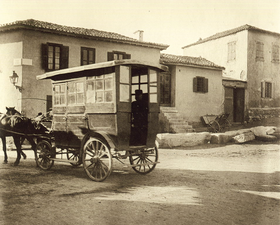 Ιππήλατο τραμ σε δρόμο των Αθηνών, στα τέλη του 19ου αι.