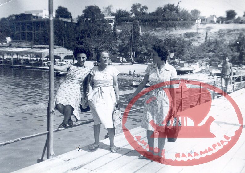 Αρετσιανές στη σκάλα στο Κουρί