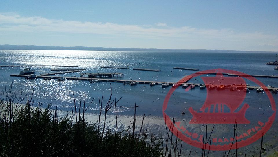 Η Παραλία της Αρετσούς από το πάρκο του αναψυκτηρίου και με τις ξύλινες εξέδρες.