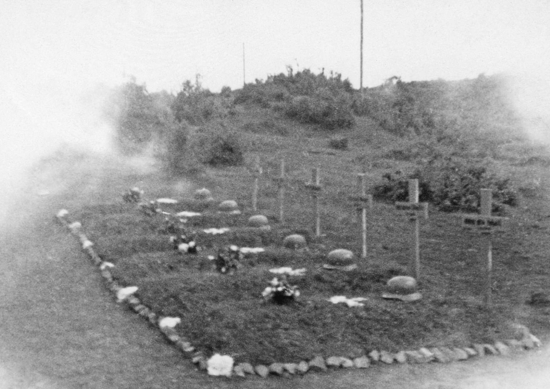 Περιοχή Σερρών, Απρίλιος 1941. Μικρό νεκροταφείο με έξι
τάφους Γερμανών στρατιωτών στο Οχυρό Ιστίμπεη