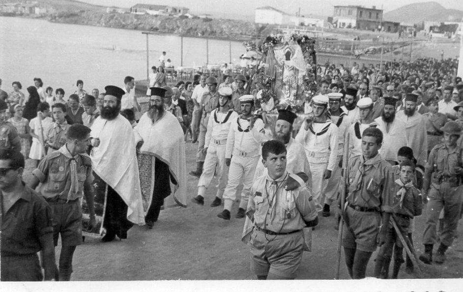 Επιτάφιος στη Μεγάλη Βόλβη με ιερείς, μέλη του πολεμικού ναυτικού και προσκόπους