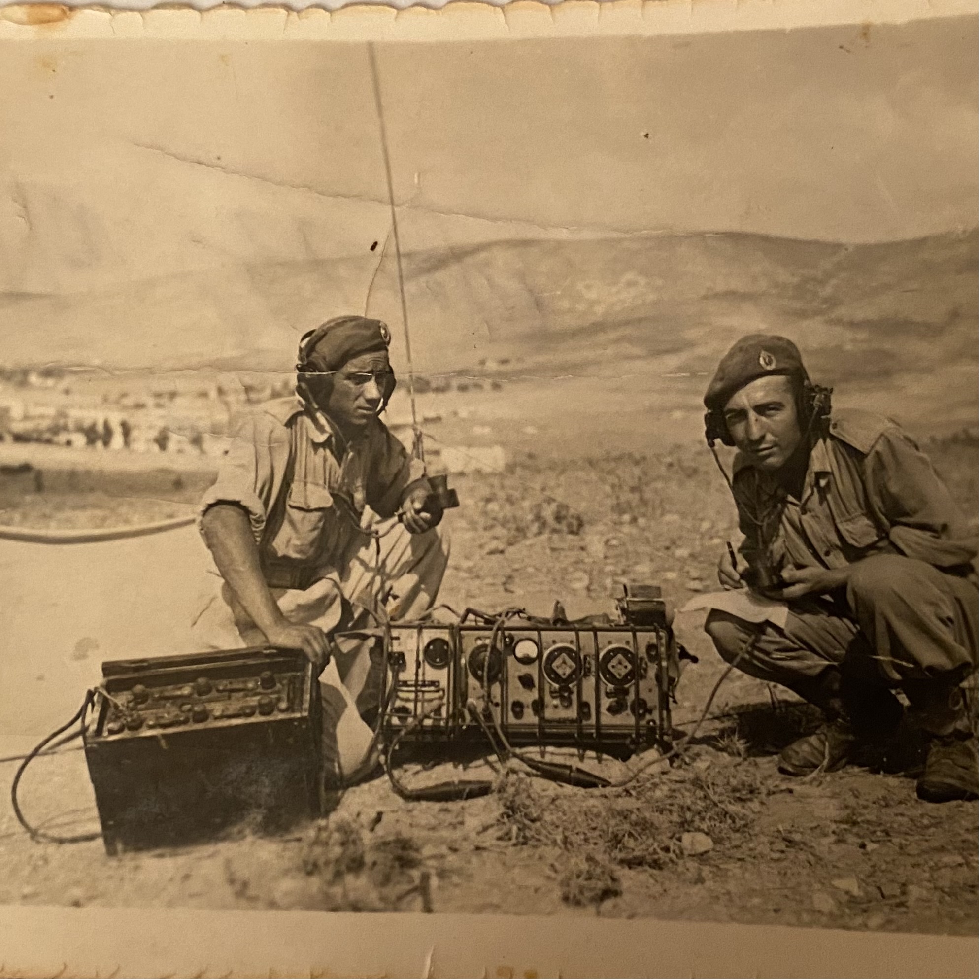 Στις  διαβιβάσεις της εποχής, Εκάλη 1950