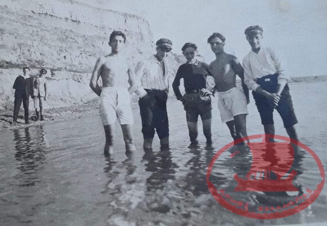 Καραμπουρνάκι, κάτω από εκεί που είναι σήμερα η Ναυτική Βάση του Πολεμικού Ναυτικού.