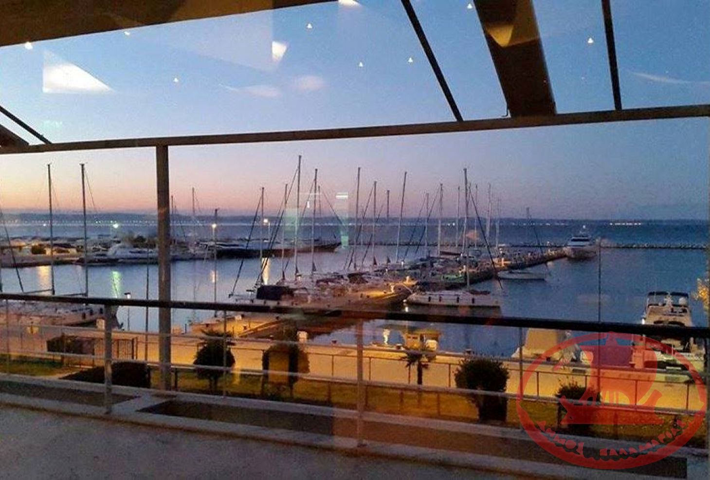Συνοικισμός Κουρί, από τη βεράντα της καφετέριας του Πολυχώρου ‘’ΡΕΜΕΤΖΟ’’ πρώην ‘’Ιππόκαμπος’’, όπως φαίνεται η Μαρίνα της Αρετσούς.