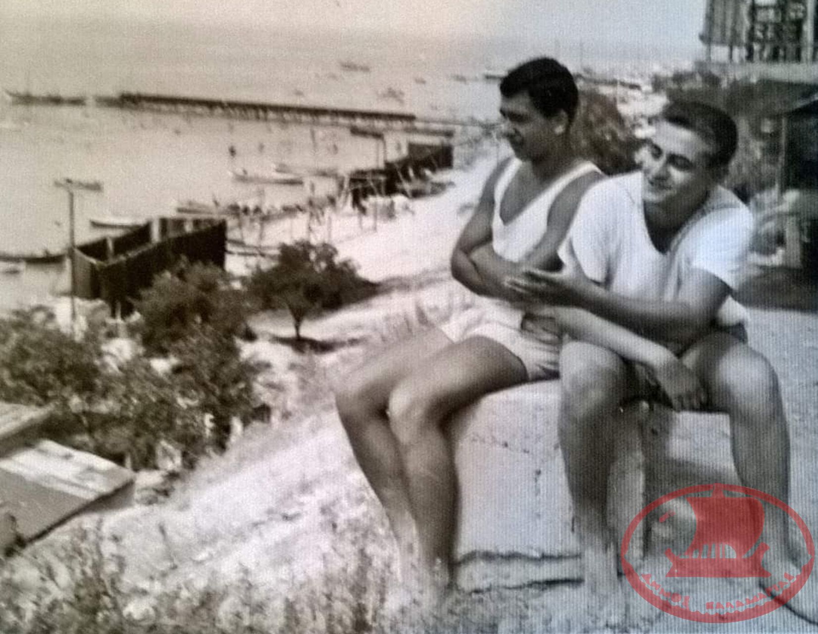 Η παραλία της Αρετσούς πάνω από τον βράχο