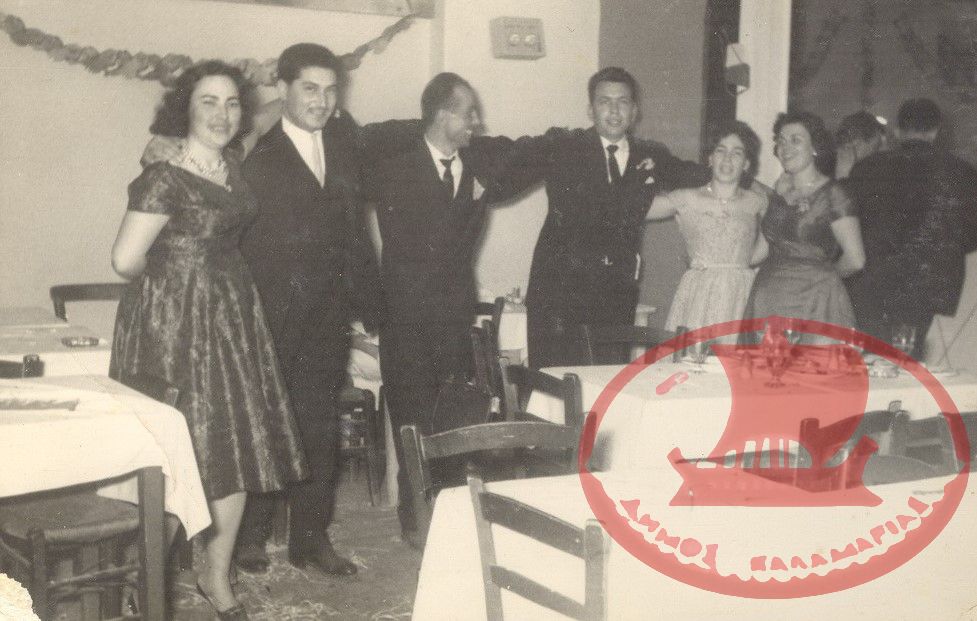 Μια παρέα από τον συνοικισμό Δέρκων