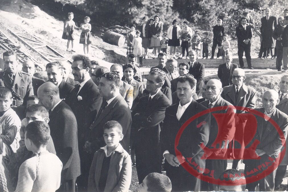 Αρετσού. Αγιασμός για την κατασκευή της τσιμεντένιας σκάλας από την οδό Νικολάου Πλαστήρα μέχρι κάτω στη θάλασσα