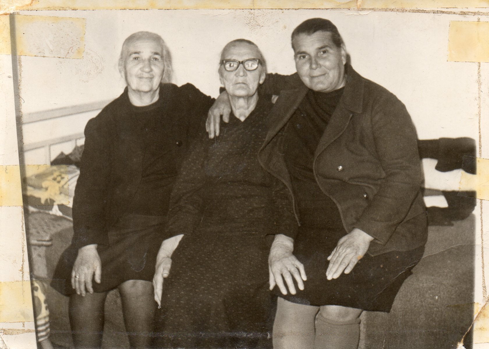 Ηλικιωμένες γυναίκες σε οικία του Ασκού Βόλβης