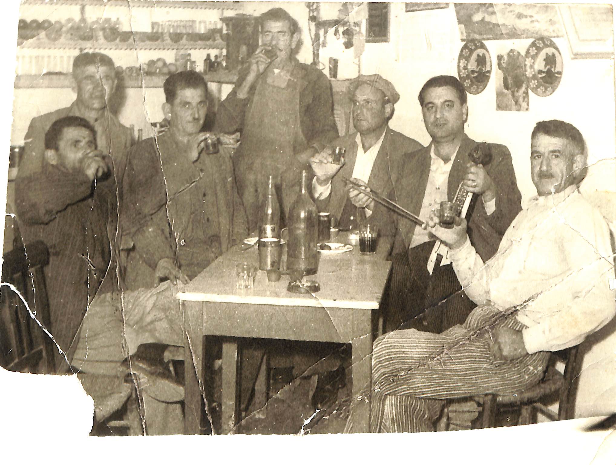 Καλαμαριά 1947, Ταβέρνα του Κοζμά