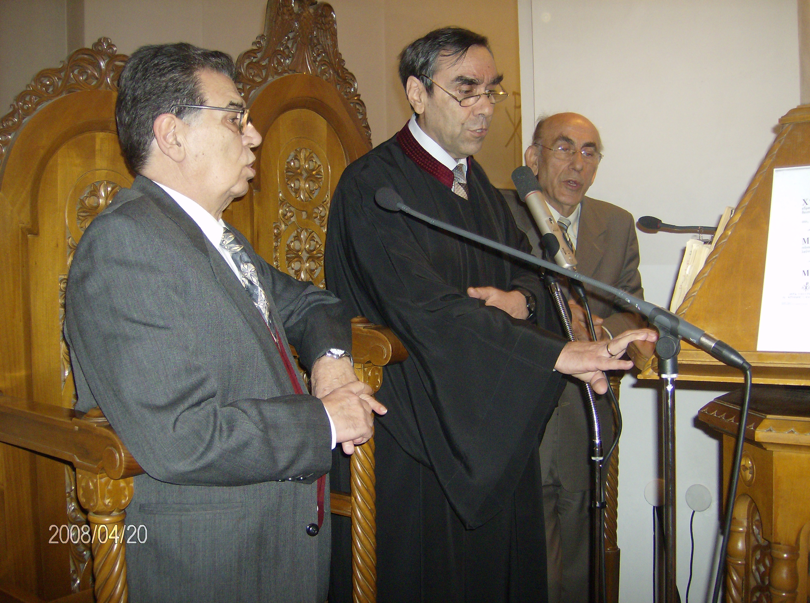 Κυριακή Βαΐων 2008, στον Ιερό Ναό του Αγίου Παντελεήμονα στο Βότση, δεξιός ψάλτης Αθανάσιος Καλαφάτης.